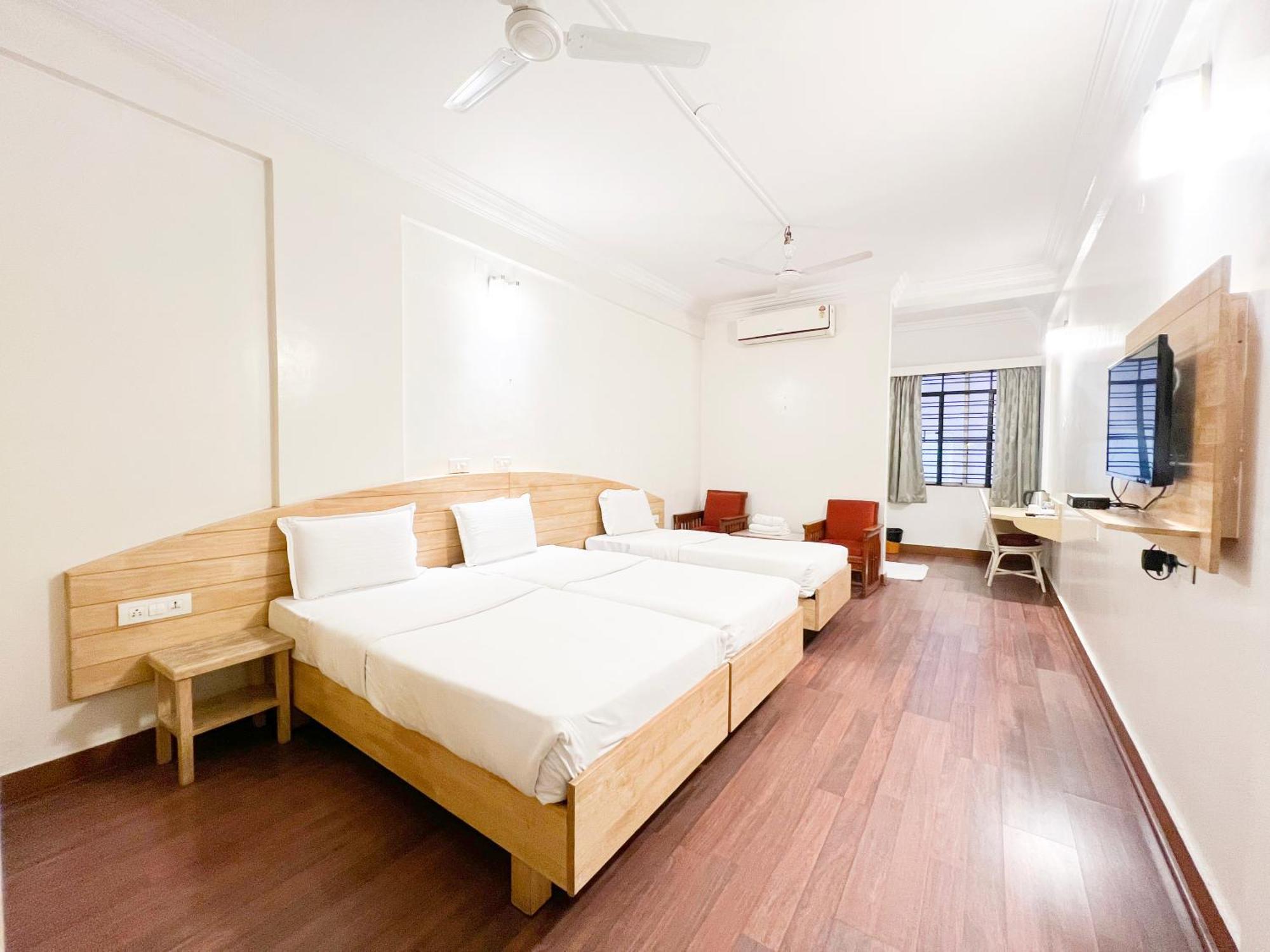 Hotel Vellara Bangalore Exterior photo