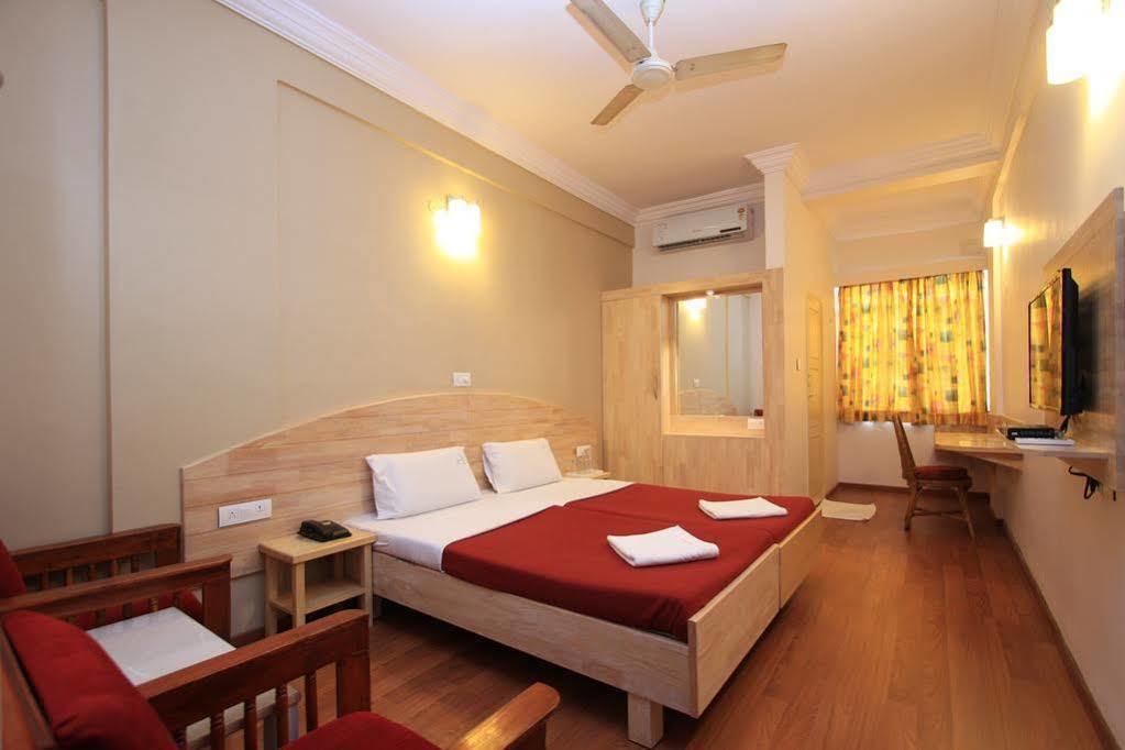 Hotel Vellara Bangalore Exterior photo